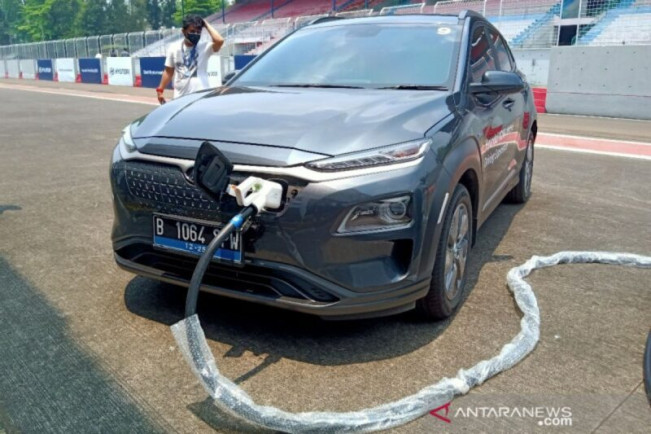 Tips Merawat Baterai Mobil Listrik Biar Awet